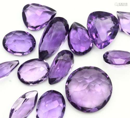 Lot loose amethysts, total approx. 620.00 ct, amethysts in