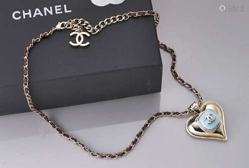 CHANEL necklace with heartpendant
