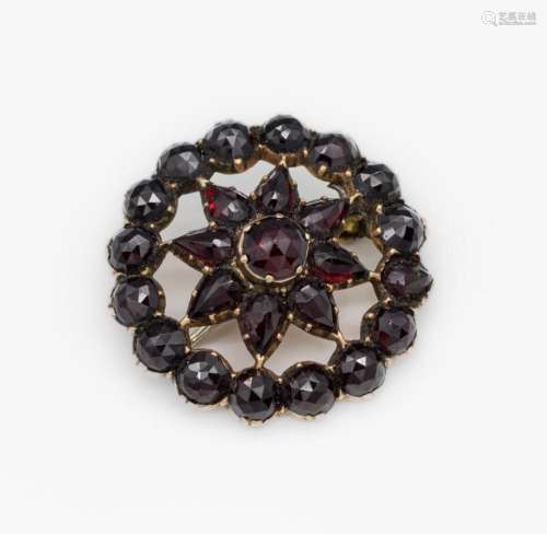 Brooch with garnets, Bohemia approx. 1880/90, tombac