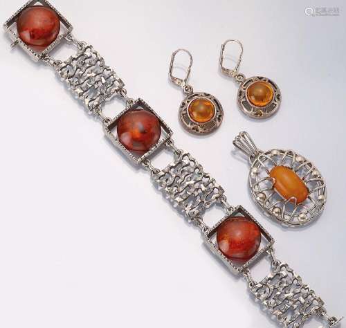 Lot amber jewellery, 1930s, silver 835, comprised