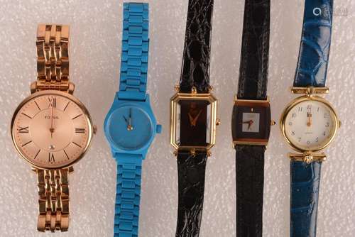 Lot de 5 montres dames diverses