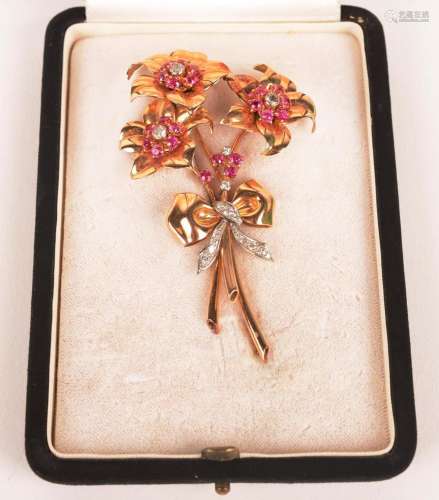 Broche bouquet aux trois fleurs