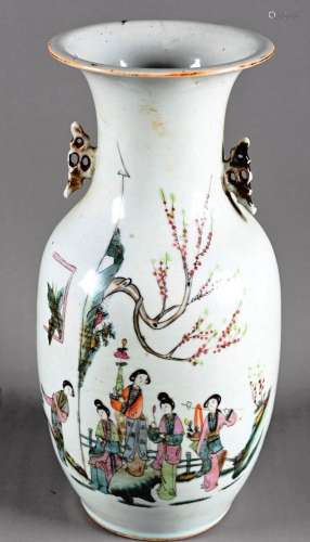CHINE Vase en porcelaine