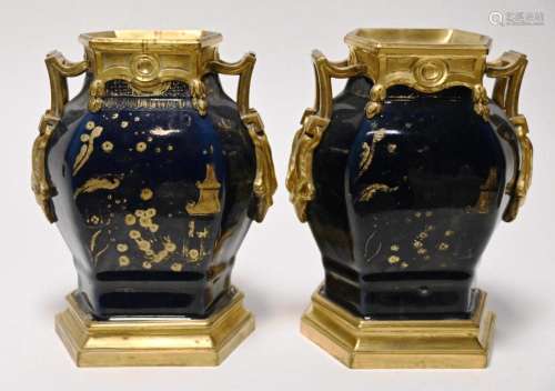 Paire de vases en céramique chinoise
