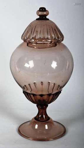 Grand vase couvert en verre soufflé