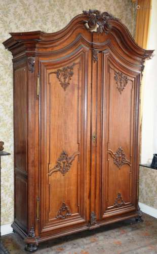 Grande et belle armoire namuroise