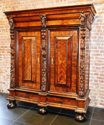 Armoire hollandaise en placage de palissandre