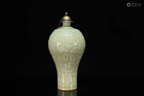 Longquan Child Pattern Porcelain Vase