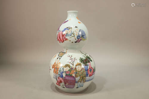 Famille Rose Character Pattern Gourd Porcelain Vase