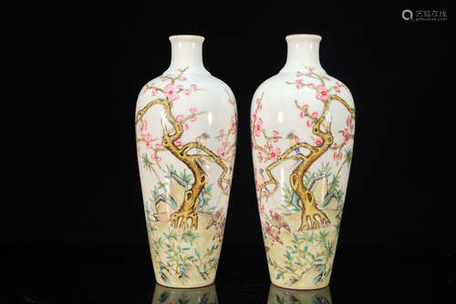 Pair of Bird Pattern Porcelain Vase