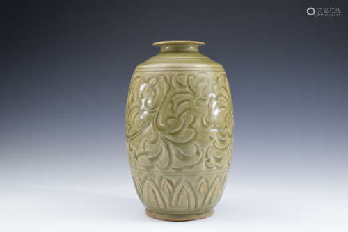 A Yaozhou Kiln Carved Flower Pattern Porcelain Vase