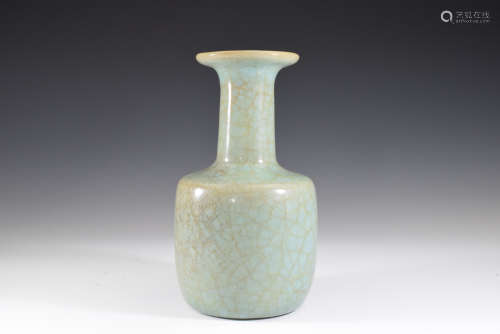 A Ru Kiln Grey Glazed Porcelain Vase