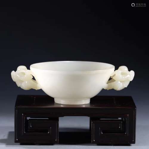 Hetian jade boy's ear bowl in Qing Dynasty