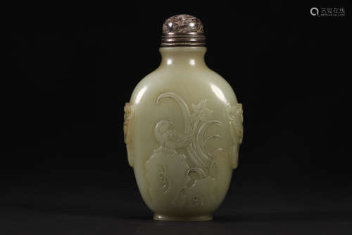 Hetian jade snuff bottle in Qing Dynasty
