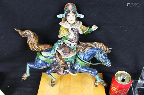 Antique Chinese Wucai Gild Porcelain Figure