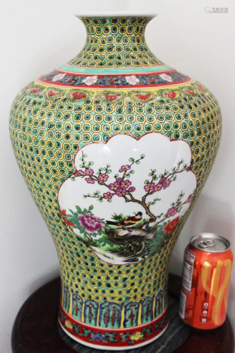 Antique Chinese Wucai Porcelain Vase