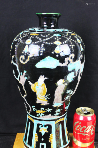 Anique Chinese Porcelain Black gild ceramic Vase