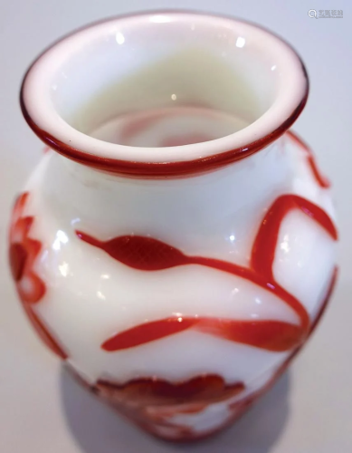 A red overlay glass lotus vase. Late Qing Dynasty to Republi...