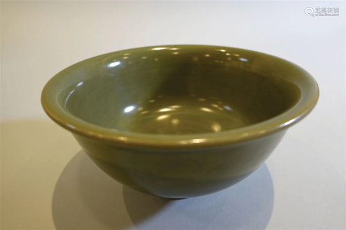 A LongQuan ware bowl. Ming Dynasty.
