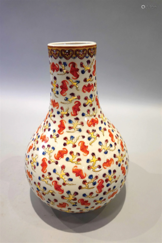 A famille rose vase with FuShou pattern design. GuangXu six-...