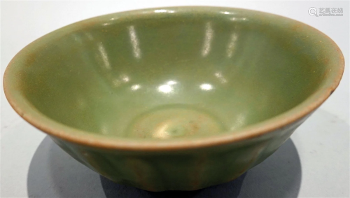 A LongQuan ware plum-celadon bowl. Song Dynasty.