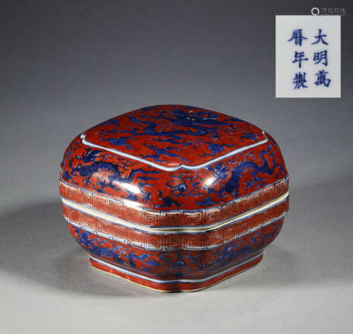 Ming Dynasty, red background, blue and white dragon pattern ...