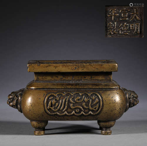 In the Ming Dynasty, bronze double ear Arvin censer