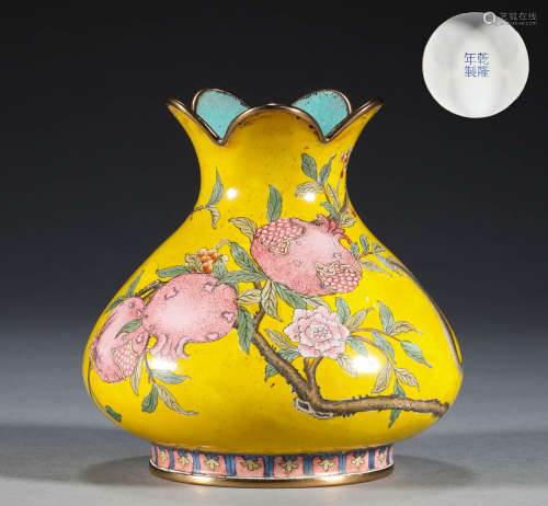 In the Qing Dynasty, the bronze body was made of enamel and ...