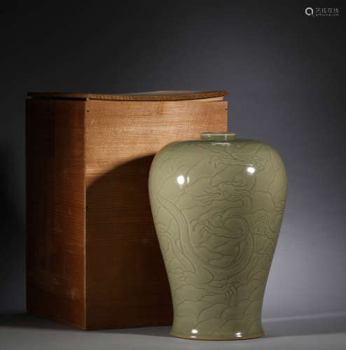 Song Dynasty, Longquan kiln, dragon plum vase