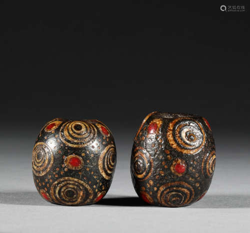 In the Han Dynasty, a pair of glazed beads