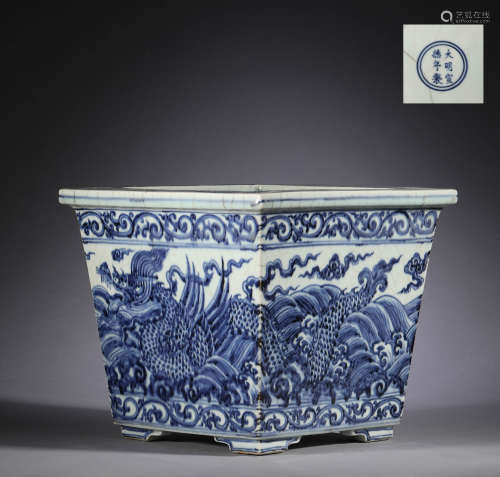 Ming Dynasty, blue and white dragon flowerpot