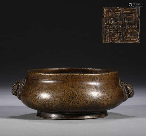 In the Ming Dynasty, the bronze two ear censer