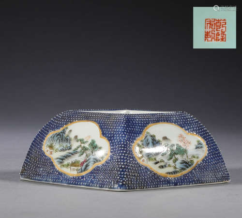 In the Qing Dynasty, the water bowl was made of pastel, open...