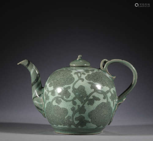 In the Song Dynasty, celadon held a pot