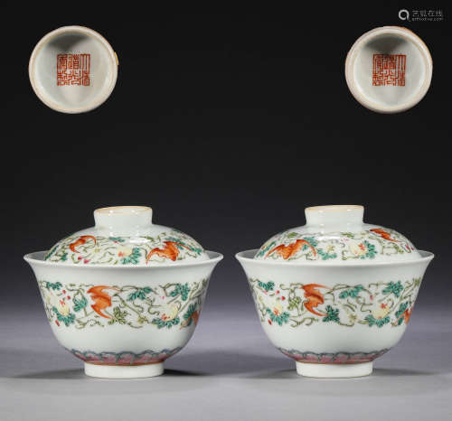 In the Qing Dynasty, there was a pair of pink flower pattern...