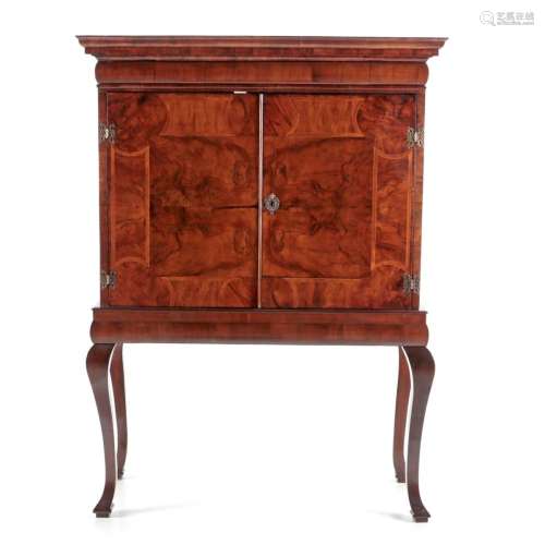 A WILLIAM AND MARY CABINET