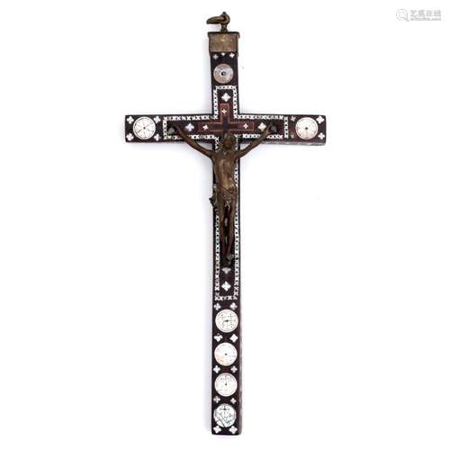 A CRUCIFIX - HOLY LAND (18TH CENTURY)