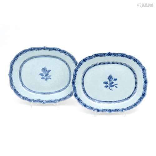 A PAIR OF SCALLOPED OVAL PLATTERS