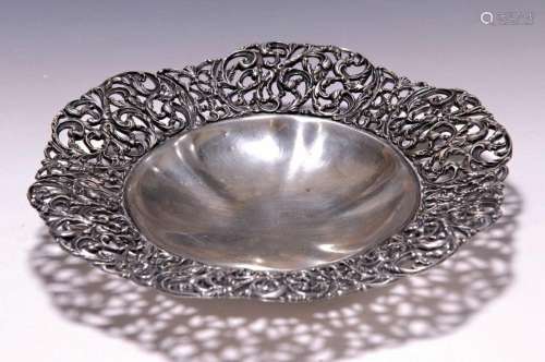 Renaissance style bowl, Italy, 1960s, 1980s, rim with
