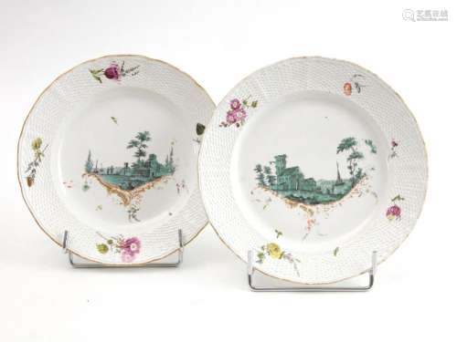 Frankenthal<br />
Deux assiettes en porcelaine à motifs de v...