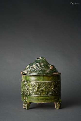 A GREEN-GLAZED RED POTTERY TRIPOD VESSEL AND COVER, LIAN, WE...