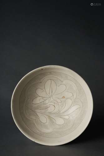 A CARVED CIZHOU GUANTAI 'LOTUS' BOWL, SONG DYNASTY (...