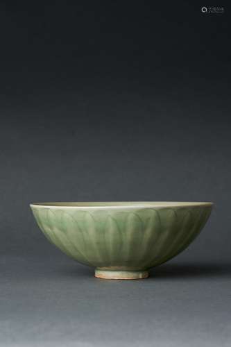 A LONGQUAN CELADON BOWL, LATE SOUTHERN SONG - EARLY YUAN DYN...