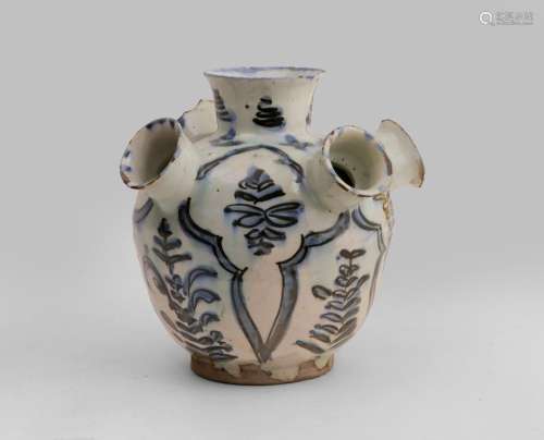 Iran, Safavide<br />
Vase en céramique siliceuse à cinq orif...
