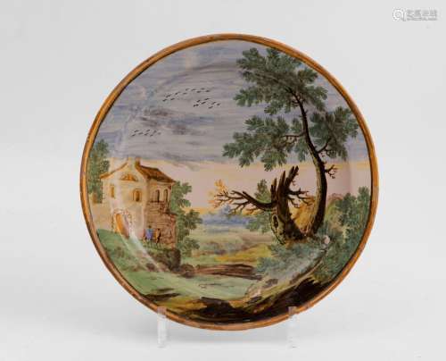 Castelli<br />
Plat rond en faïence à décor polychrome en pl...