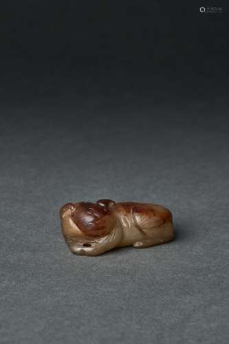 A YELLOW JADE CARVED OF A CAT, MING DYNASTY (1368-1644)