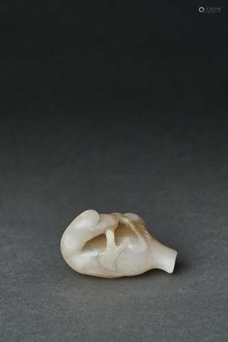 A WHITE JADE CARVING OF A PARROT, YUAN DYNASTY (1271-1368)