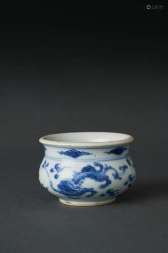 A SMALL BLUE AND WHITE CENSER, QING DYNASTY, KANGXI PERIOD (...