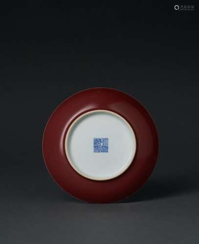 AN IMPERIAL COPPER RED DISH, QIANLONG SIX-CHARACTER SEAL MAR...