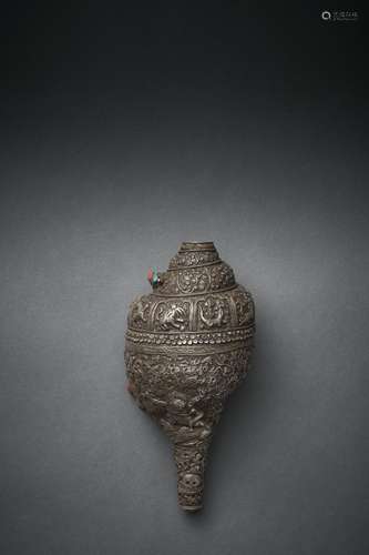 A SINO-TIBETAN RITUAL CONCH SHELL WITH SILVER MOUNT, 19TH CE...